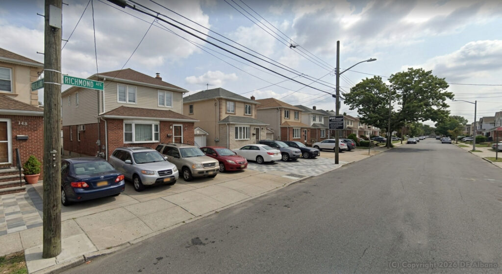 Staten Island Neighborhoods and Loss of Green Space. Article on SI Residential Green Space Loss.